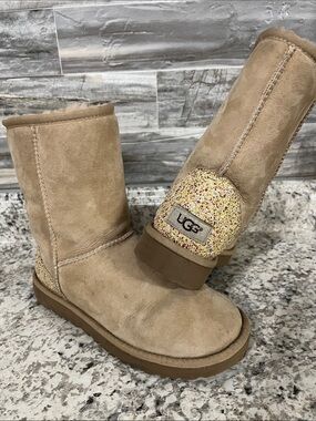 UGG Classic Short Glitter boots in sand Sz 6